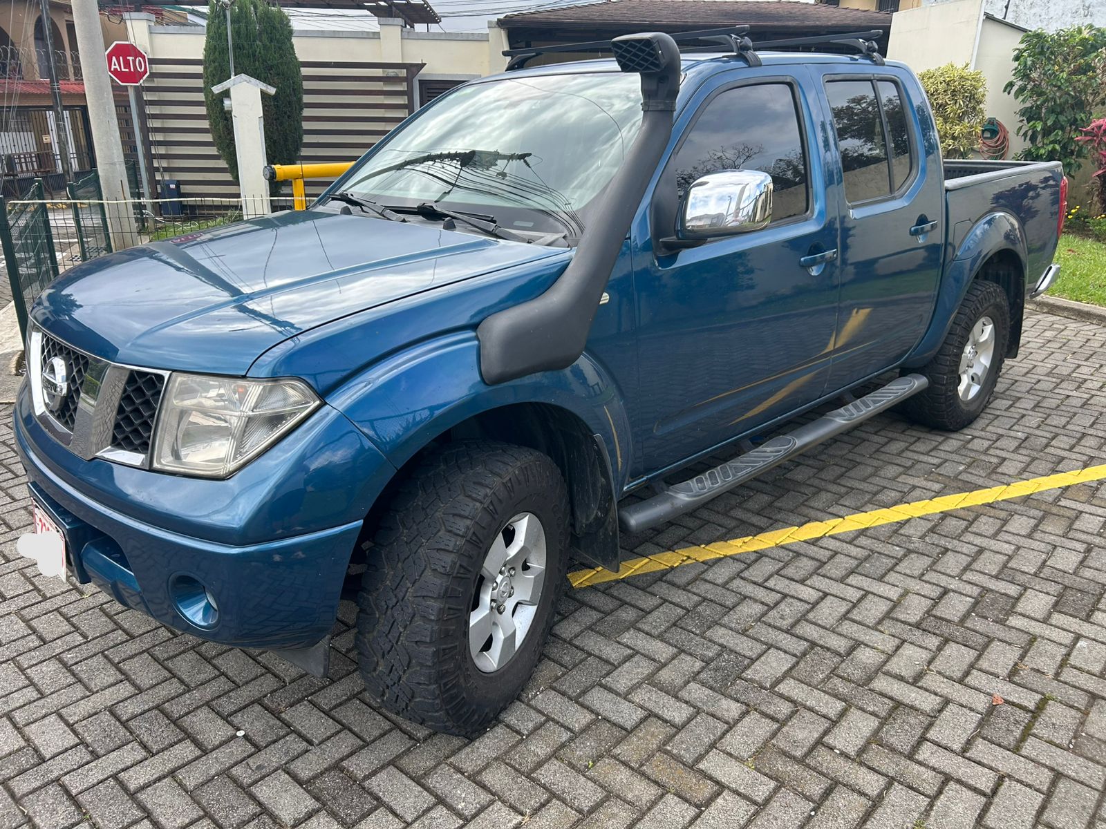 Nissan NAVARA LE